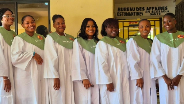 Sept nouvelles infirmières diplômées de l'USFAH soutiennent avec succès leur mémoire de sortie sur la prévalence du cancer du sein en Haïti!